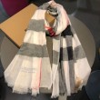 Scialle in cashmere con motivo check classico Burberry 75 x 205 bianco