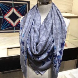 Scialle in seta monogramma classico Azzurro 140 imitazioni perfette