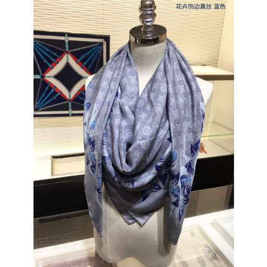 Scialle in seta monogramma classico Azzurro 140 Scialle in seta monogramma classico Azzurro 140