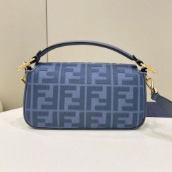 Borsa media Fendi Baguette Jacquard FF in tessuto 8BR600 Blu Replica qualità specchio Replica Perfette Borsa media Fendi Baguette Jacquard FF in tessuto 8BR600 Blu imitazioni