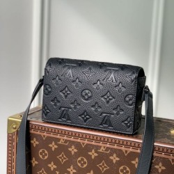 Sito Replica Portafoglio indossabile Louis Vuitton Steamer M81746 Borsa da uomo Louis Vuitton Monogram Taurillon imitazioni Miglior Prezzo Portafoglio indossabile Louis Vuitton Steamer M81746 Borsa da uomo Louis Vuitton Monogram Taurillon Replica