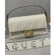 Borsa Baguette media Fendi con motivo FF in rilievo 8BR600 Crema