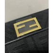 Borsa baguette media Fendi con motivo FF in rilievo 8BR600 nera