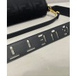 Borsa baguette media Fendi con motivo FF in rilievo 8BR600 nera