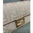 Replica Perfetta Baguette media Fendi con motivo FF in rilievo 8BR600 Rosa