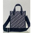 Borsa da uomo Christian Dior Safari North-South Tote Blu scuro Dior Oblique jacquard