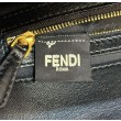 Borse Imitazioni Fendi Baguette Media Nappa Nera con cinturino lettering FENDI in metallo 8BR822