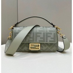 Borse Replica Fendi Media Baguette Jacquard FF in tessuto 8BR600 Verde Chiaro