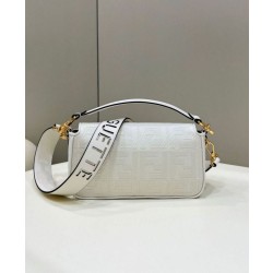 Borsa Replica 1:1 in tela Fendi Baguette media FF 8BR600 Bianca