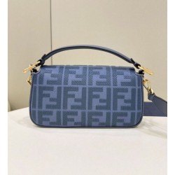 Borsa media Fendi Baguette Jacquard FF in tessuto 8BR600 Blu