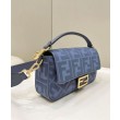Borsa media Fendi Baguette Jacquard FF in tessuto 8BR600 Blu