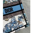 Replica Perfetta tote Christian Dior piccola Dior Book ricamata con un blu notte bianco e pastello