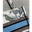 Replica Perfetta tote Christian Dior piccola Dior Book ricamata con un blu notte bianco e pastello