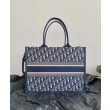 Christian Dior Borsa tote media Dior Book Blu scuro Ricami Dior Oblique e pelle di vitello