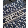 Christian Dior Borsa tote media Dior Book Blu scuro Ricami Dior Oblique e pelle di vitello