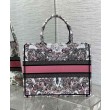 Christian Dior Borse Replica tote media Dior Book Borse Replica rosa a tema Butterfly Around The World. Ricamo grafico