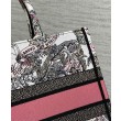 Christian Dior Borse Replica tote media Dior Book Borse Replica rosa a tema Butterfly Around The World. Ricamo grafico