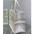 Christian Dior Borsa tote media Dior Book dorata Con motivo Butterfly Around The World color oro e bianco