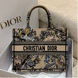 Borse Firmate Replica tote Dior media a libro Jardin d'Hiver ricamo Beige Borse Firmate Replica tote Dior media a libro Jardin d'Hiver ricamo Beige