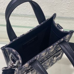 Mini borsa tote Christian Dior Safari Nord-Sud Jacquard Dior Oblique blu scuro Replica qualità specchio Replica Perfette Mini borsa tote Christian Dior Safari Nord-Sud Jacquard Dior Oblique blu scuro imitazioni