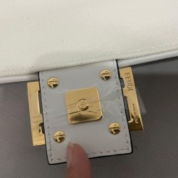 Miglior Prezzo Borsa Baguette media Fendi con motivo FF in rilievo 8BR600 Crema Replica