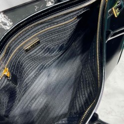 Imitazione Prada Borse Replica a mano grande pragmatica e raffinata 1BA433 Nera qualità specchio Replica Perfette Imitazione Prada Borse a mano grande pragmatica e raffinata 1BA433 Nera imitazioni