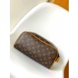 LV Dopp Kit Toilet Pouch M46696 LV Borse Replica da uomo Monogram