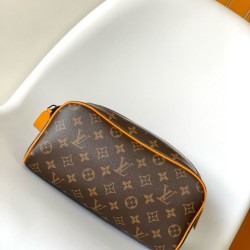 LV Dopp Kit Toilet Pouch M46696 LV Borse Replica da uomo Monogram qualità specchio Replica Perfette LV Dopp Kit Toilet Pouch M46696 LV Borse da uomo Monogram imitazioni