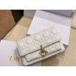 Pochette Dior Lady Dior con catena Cannage bianca