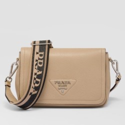 Replica Perfette Borsa a tracolla Prada con patta granulata sabbia imitazioni