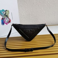 Replica Perfette Borsa a tracolla triangolare Prada Nera imitazioni