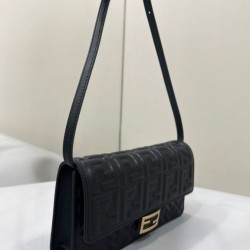 Portafoglio baguette Fendi con catena Borse Replica Fendi nera qualità specchio Replica Perfette Portafoglio baguette Fendi con catena Borse Fendi nera imitazioni