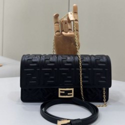 Replica Perfette Portafoglio baguette Fendi con catena Borse  Fendi nera imitazioni