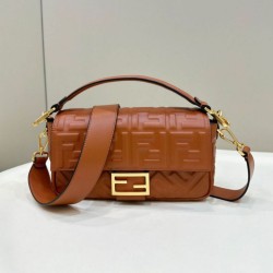 Replica Perfette Borsa media Fendi Baguette Borsa Fendi con motivo FF Marrone imitazioni