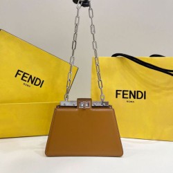 Replica Perfette Borsa Fendi Fendi Peekaboo Cut Petite Media Bianca imitazioni