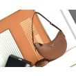 Bora Pari all'originale replica a spalla Prada Arque Marrone