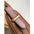 Bora Pari all'originale replica a spalla Prada Arque Marrone