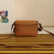 Borsa a tracolla Prada con patta granulata marrone