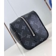 Borsa da uomo LV Locker Dopp Kit M83113 Monogram Eclipse