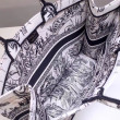 Borse Replica Dior Book Tote Toile de Jouy Carnivora Motivo Grigio Borse Replica Dior Book Tote Toile de Jouy Carnivora Motivo Grigio