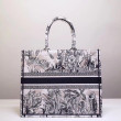 Borse Replica Dior Book Tote Toile de Jouy Carnivora Motivo Grigio Borse Replica Dior Book Tote Toile de Jouy Carnivora Motivo Grigio