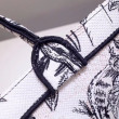 Borse Replica Dior Book Tote Toile de Jouy Carnivora Motivo Grigio Borse Replica Dior Book Tote Toile de Jouy Carnivora Motivo Grigio