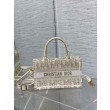 Borsa Dior Mini Book Tote con tracolla Borsa Dior Ricamo Dior Oblique color oro