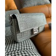 Borse Imitazioni Fendi Baguette Media Borchie Sfaccettate motivo FF 8BR600 Argento