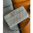 Borse Imitazioni Fendi Baguette Media Borchie Sfaccettate motivo FF 8BR600 Argento