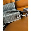 Borse Imitazioni Fendi Baguette Media Borchie Sfaccettate motivo FF 8BR600 Argento