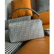 Borse Imitazioni Fendi Baguette Media Borchie Sfaccettate motivo FF 8BR600 Argento