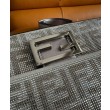 Borse Imitazioni Fendi Baguette Media Borchie Sfaccettate motivo FF 8BR600 Argento