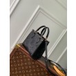 Bora Pari all'originale replica LV OnTheGo BB LV M46993 monogram Empreinte