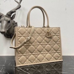 Borsa Replica 1:1 Dior Media Book Tote con tracolla Dior Macrocannage Beige Borsa Replica 1:1 Dior Media Book Tote con tracolla Dior Macrocannage Beige